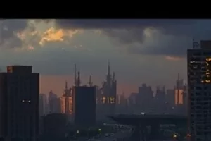 早熟脆桃堆满竹编浅筐，果形端正